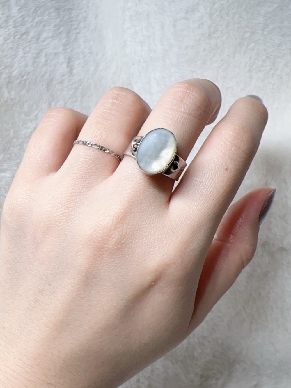 Vintage Sterling Silver Navajo beautiful mother of pearl ring, size 7 adjustable